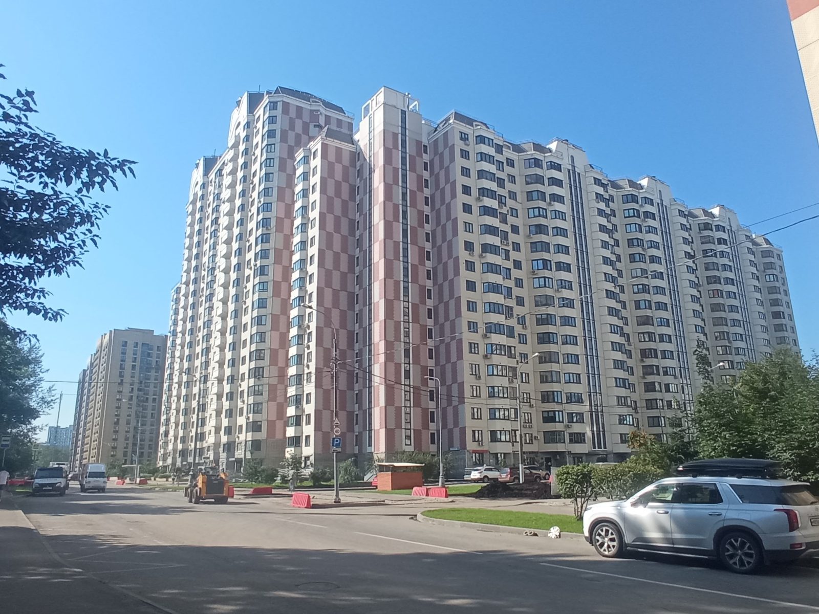 Продажа имущества, находящегося в собственности города Москвы: жилое помещение по адресу: г. Москва, ул. Главмосстроя, д. 5, кв. 49 общей площадью 129,1 кв.м. (Этаж № 14), кадастровый номер: 77:07:0015003:32483