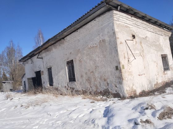 Нежилое здание общей площадью 71,2 кв.м., с земельным участком общей площадью 576 кв.м, категория земель - земли населенных пунктов, разрешенное использование: Для размещения и обслуживания котельной и площадки для складирования твердого топлива