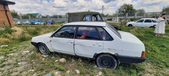Автомобиль ВАЗ 21099 с государственным регистрационным знаком А 945 НР 09, 1996 года выпуска, цвет: белый, идентификационный номер (VIN): XTA210990V2004108
