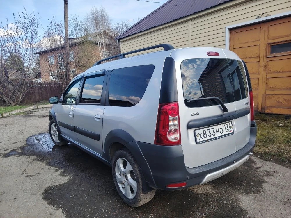 Легковой автомобиль LADA LARGUS
