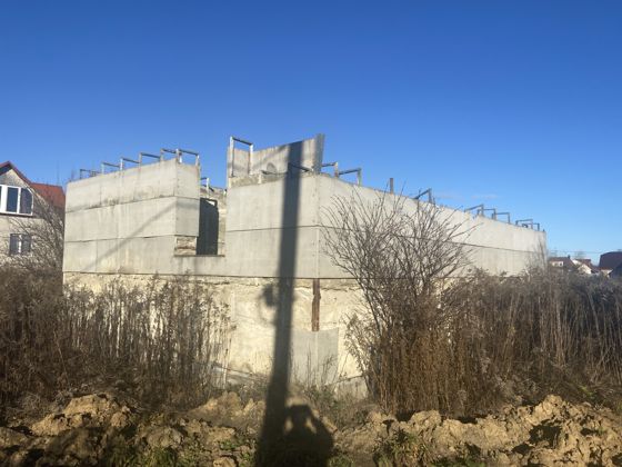 Земельный участок общей площадью 1500 кв.м. с расположенным на нем объектом незавершенного строительства, расположенные по адресу: Российская Федерация, Орловская область, Орловский район, д. Малая Куликовка, ул. Полевая, д. 12
