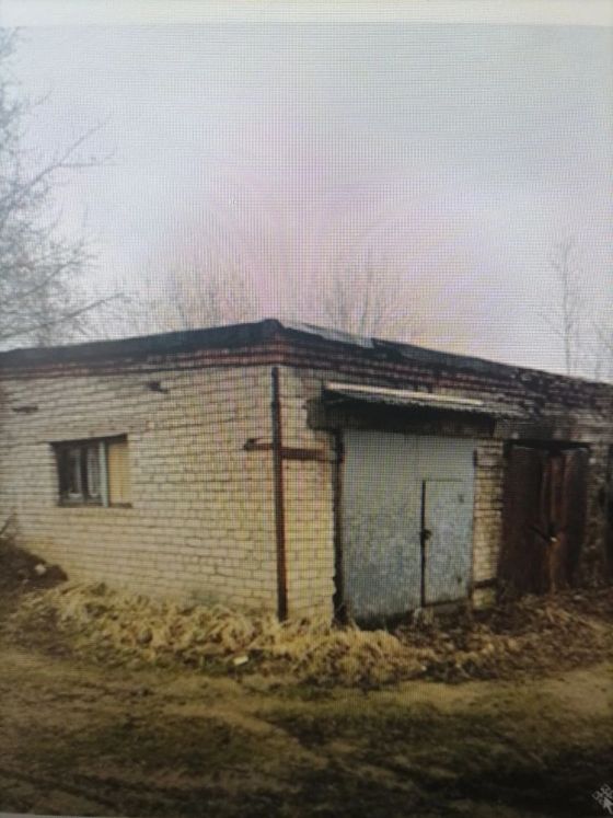 Здание гаража,   назначение: нежилое, кадастровый номер 67:10:0010126:25 с земельным участком с кадастровым номером  67:10:0010128:34