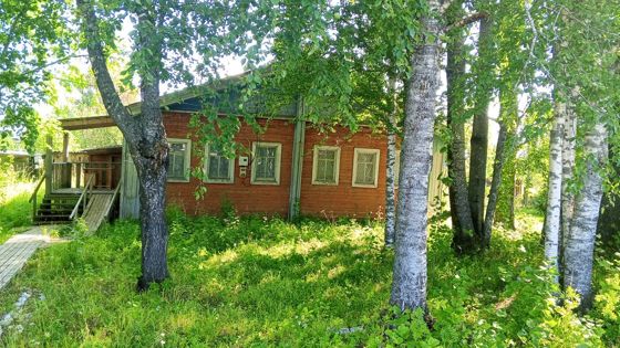 Здание аптеки-медпункта (литер Аа), площадь: 74,6 кв. м, вид объекта недвижимости: здание, назначение: нежилое, год постройки -  1916,  с  земельным участком площадью 567 кв.м, категория: земли населенных пунктов, разрешенное использование: для размещения здания аптеки – медпункта, кадастровый номер 11:04:2601001:411