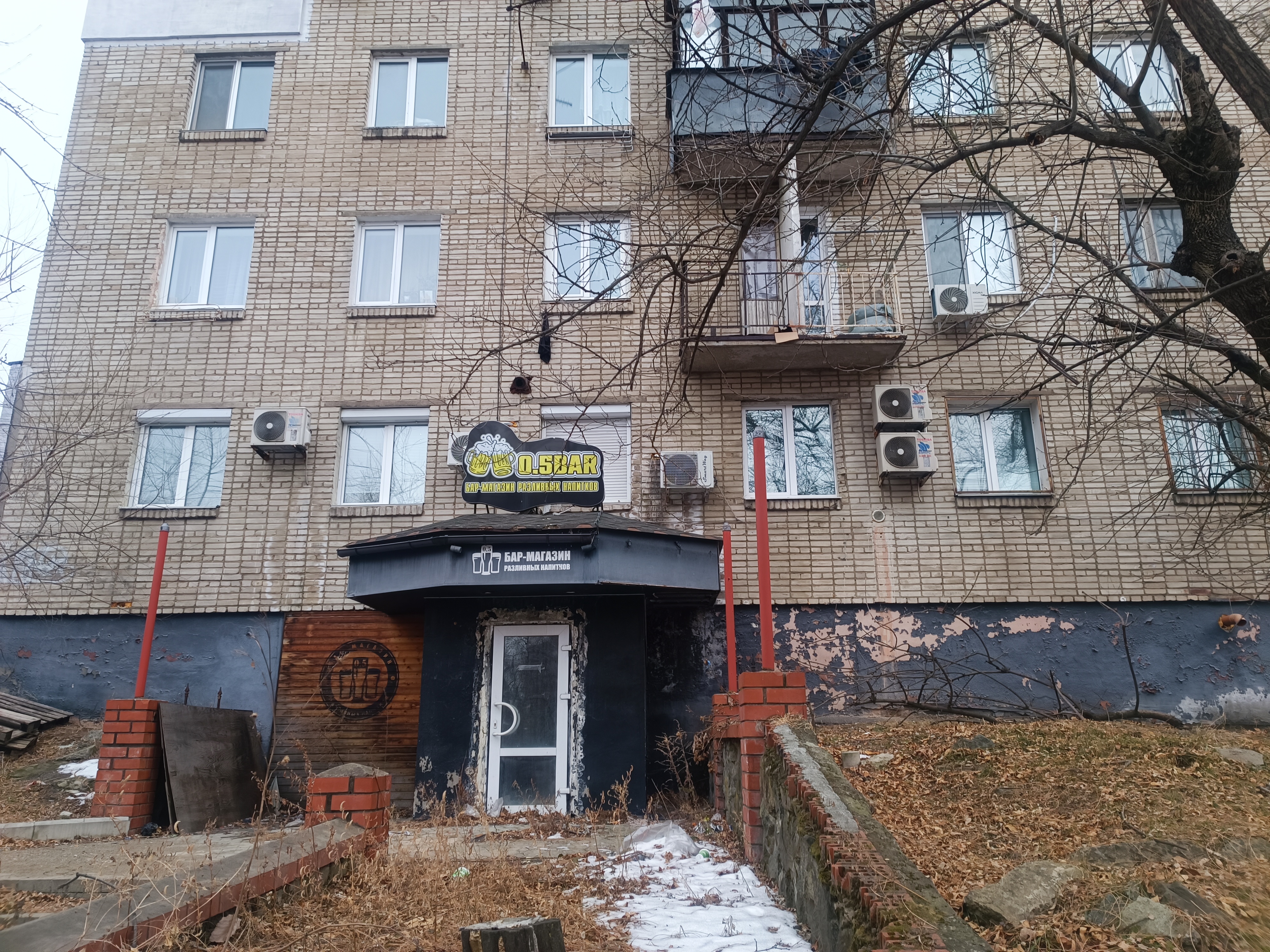 Право на заключение договора аренды на нежилое помещение в здании (лит. 1) общей площадью 130,5 кв. м, подвальный этаж, кадастровый номер 25:28:000000:45479,  расположенное по адресу: Приморский край, г. Владивосток,пр-кт Океанский, д. 74а, пом. III.