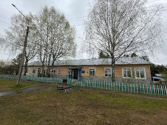 Нежилое здание детского сада по адресу: г. Сыктывкар, пгт Седкыркещ, ул. Гастелло, д. 14 одновременно с земельным участком