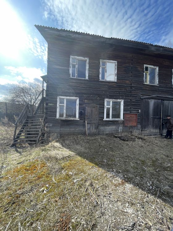 Нежилое здание по адресу: г. Сыктывкар, ул. Лесозаводская, д. 2/7, одновременно с земельным участком