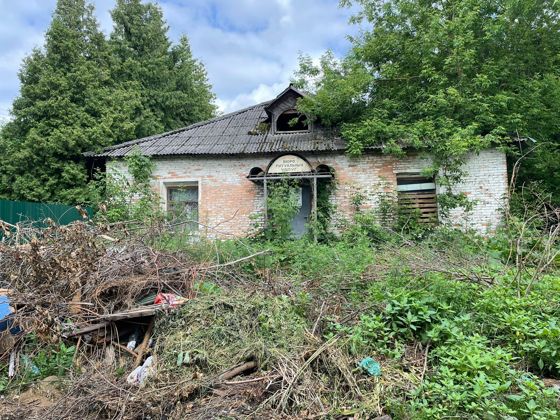 - нежилое здание с кадастровым номером 71:26:000000:1564, площадью 197,8 кв.м, по адресу: Российская Федерация, Тульская область,  город Донской, мкр. Центральный, улица Советская, д.27; - расположенное на земельном участке площадью 1 305 кв.м, с кадастровым номером 71:26:020108:413, по адресу: Российская Федерация, Тульская область, город Донской, мкр. Центральный, улица Советская, д.27.