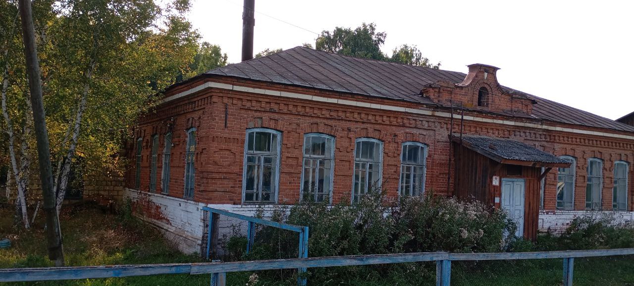Здание  кадастровый номер: 59:36:0130019:9, количество этажей:1,  здание – Котельная, кадастровый номер: 59:36:0130019:11,  количество этажей:1 с земельным участком, категория земель: земли населенных пунктов, разрешенное использование: Для размещения объектов образования (спортзал), кадастровый номер: 59:36:0130019:2, адрес: Пермский край, Уинский район, с. Воскресенское, ул. Центральная, д. 20