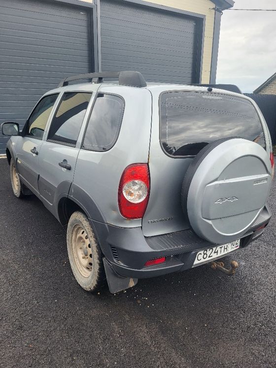 Автомобиль CHEVROLET NIVA 212300-55, год выпуска – 2015, цвет – светло-серебристый металлик, гос. номер С 824 ТН 102, VIN X9L212300G0579792