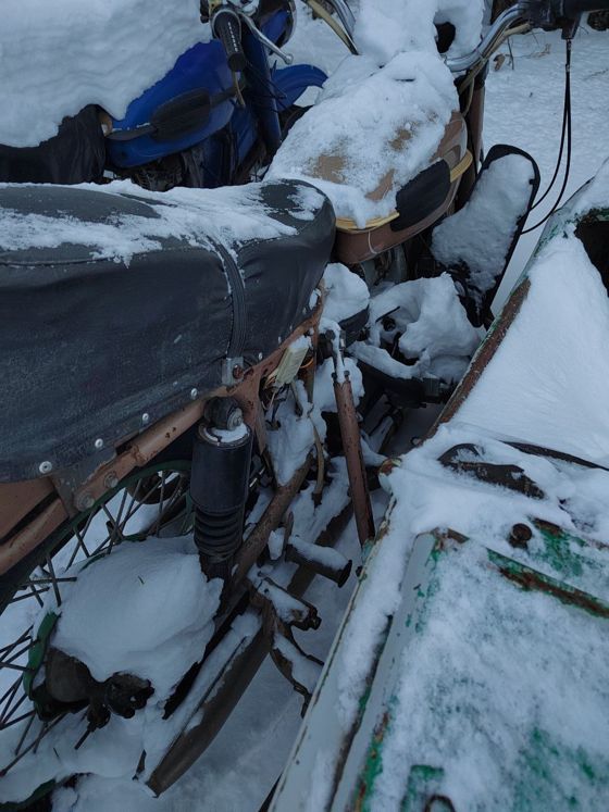 Мотоцикл Урал, без г/н, двигатель № 28. Рабочее состояние, и комплектность не проверялось. Находится в г. Уяр, данное имущество обращено в доход государства (Документы, ключи отсутствуют). (2375/25)
