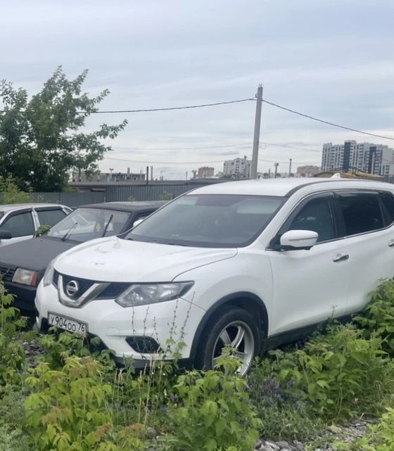 Легковой автомобиль Nissan X-Trail, 2017 года выпуска