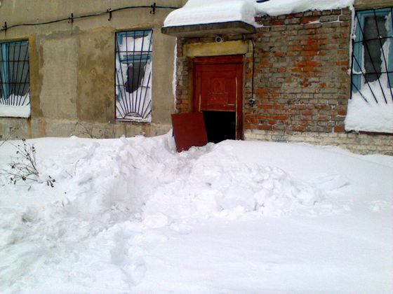 Здание с земельным участком
