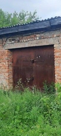 Земельный участок площадью 34 кв.м с кадастровым номером 67:25:0010707:806, с расположенным на нем объектом недвижимого имущества — гараж с кадастровым номером 67:25:0010707:347, по адресу:  Смоленская область, муниципальный район Ярцевский, городское поселение Ярцевское, город Ярцево, улица Студенческая, строение 25, гараж 8