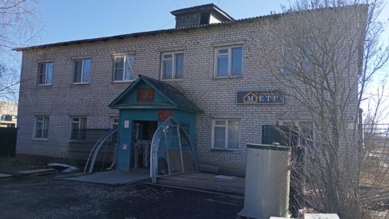 Административное здание со столярным цехом, общей площадью  633,2 кв. м., с кадастровым номером 29:03:030101:3400, с земельным участком  с кадастровым номером 29:03:030101:5892