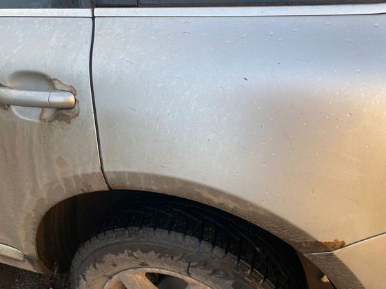 Лот № 2 (вторичные). 1/2 доля автомобиля Volkswagen Touareg, 2004 года выпуска, государственный номер Т680НУ60, идентификационный номер (VIN) WVGZZZ7LZ5D013957. Местонахождение: Псковская обл., г. Псков, ул. Народная, д. 37. Основание для реализации на торгах - постановление судебного пристава-исполнителя о передаче имущества на торги. Должник (собственник) – Симаев К.М.