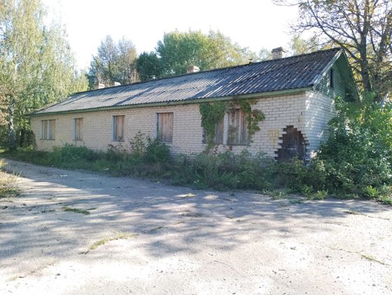 Земельный участок, административное здание и здание гаражей по адресу: Псковская область, Палкинский район, п. Палкино, ул.Строителей, д.12