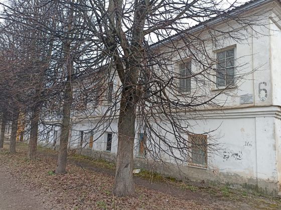 Нежилое помещение, площадь 189,7 кв.м; нежилое помещение, площадь 308,4 кв.м, расположенные по адресу: Новгородская область, Старорусский район, г. Старая Русса, ул. Кириллова, д.6