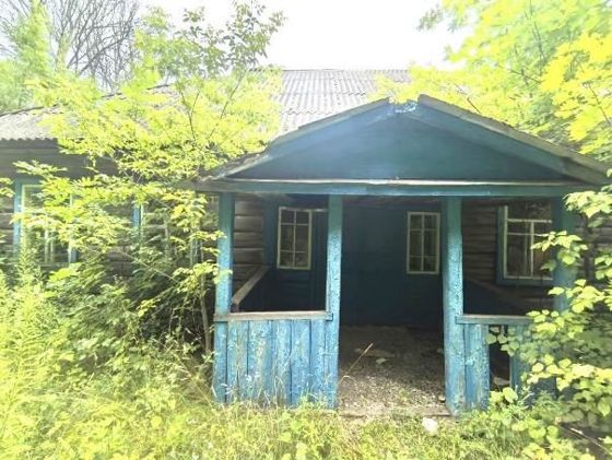 нежилое здание школы и и земельный участок под зданием