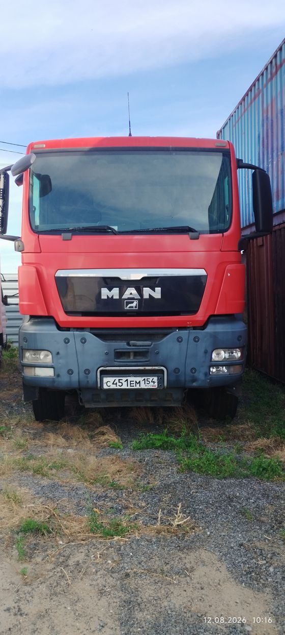 Грузовой самосвал, БЦМ-59 MAN TGS 41.390, 8x4, BB-WW, 2013 г.в., г/н С451ЕМ154, VIN: X3W65392AD0001166, красный цвет. Адрес: НО, Новосибирский р-он, п. Красный Восток, ул. Советская, д. 62А.  (арест)