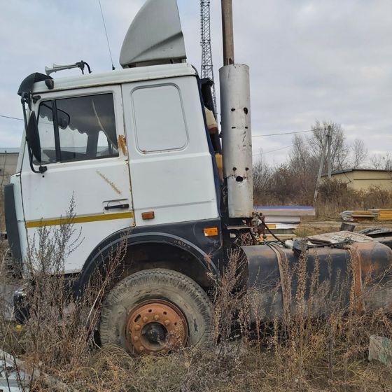Грузовой автомобиль (тягач седельный) - МАЗ 64229032, 1996 г.в., г/н: М588ХА22, VIN:XTM642290T0011262, цвет-белый (арест, повтор)