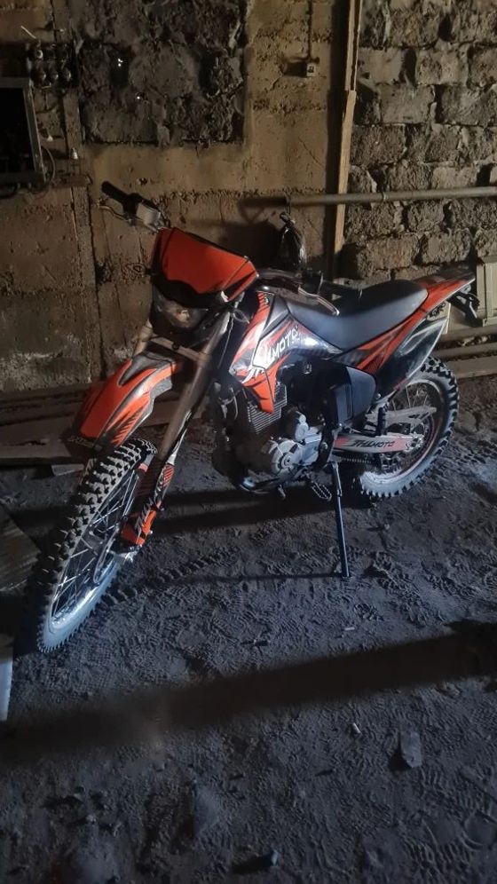 Мотоцикл марки «TNLMOTO» модели JHL MX 2024 г.в., без государственного регистрационного номера.