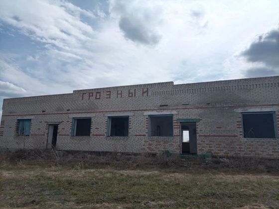 ЛОТ № 1: -Нежилое здание площадью 255,7 кв. м., с кадастровым номером 45:09:041401:356, одновременно с земельным участком площадью 476,0 кв. м. с кадастровым номером 45:09:041401:354, адрес: Курганская область, Куртамышский муниципальный округ, д. Острова, ул. Школьная, д. 10