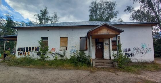 Земельный участок, категория земель - земли населенных пунктов, вид разрешенного использования - деловое управление, площадь - 3 228 кв. м, кадастровый номер 12:14:3701003:664, с расположенным на нем объектом недвижимости: здание, назначение - нежилое, площадь - 266,7 кв. м, 1-этажное , кадастровый номер 12:14:3701003:121, местоположение: Республика Марий Эл, Звениговский район, пгт Красногорский, ул. Госпитальная, д. 22.