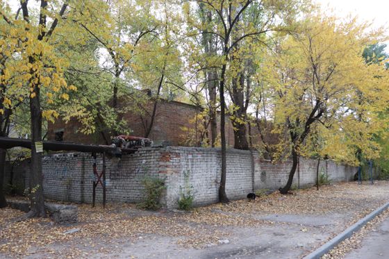 Нежилое здание, назначение: нежилое, площадь 193,8 кв. м, количество этажей 1, в том числе подземных 0, кадастровый номер: 36:34:0305007:919;  Земельный участок, площадь 729,0 кв. м, категория земель: земли населенных пунктов, виды разрешенного использования: бытовое обслуживание, кадастровый номер: 36:34:0305007:8, расположенные по адресу: г. Воронеж, ул. Иркутская, 3т. Свободное. Земельный участок расположен в территориальной зоне с индексом ОДМ.
