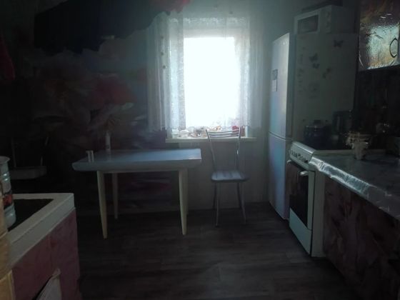Жилой дом, назначение: жилой дом, этаж 1 (в т.ч. подземных 0), площадь 37,3 кв.м., кадастровый номер 75:27:140269:12, по адресу: Забайкальский край, Тунгокоченский р-н, пгт. Вершино-Дарасунский, ул. Рабочая, д. 25. По сведениям Администрации Тунгокоченского муниципального округа Забайкальского края правоотношения на земельный участок между администрацией и должником не оформлялись.