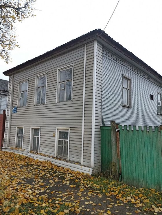 Административно-бытовое здание, площадь 479,3 кв.м; земельный участок, площадь 600 кв.м, расположенное по адресу: Новгородская область, Боровичский район, г. Боровичи, ул. Советская, д. 55