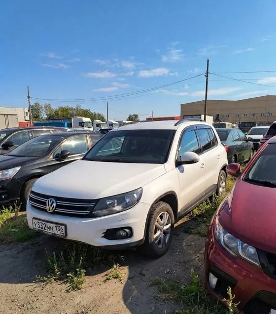 VOLKSWAGEN TIGUAN