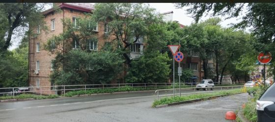 Жилое помещение, эт.1, общ.пл.55,1кв.м., кад.№25:28:040009:2138, адрес: Приморский край, г.Владивосток, ул. Военное шоссе, д. 15, кв. 33, сведения о зарегистрированных лицах: Клычкова Е.С., Зайцева А.С., Клычкова Р.С., задолженность по капремонту на 27.02.2026 - 62 992,64руб., пеня - 33 451,92руб., соб-к Клычкова Е.С.