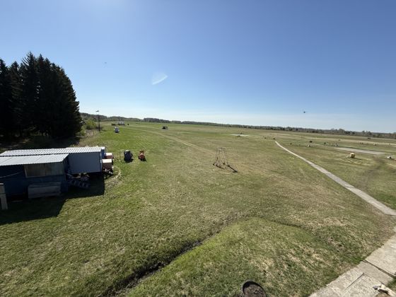 сооружение – летное поле, общей площадью 521421,0 кв.м, кадастровый номер 55:37:000000:665, расположенное по адресу: Омская обл., Тарский р-н,               г. Тара, пос. Аэропорт (в 5 км на запад от административно-производственной территории по ул. Транспортная, д. 14).