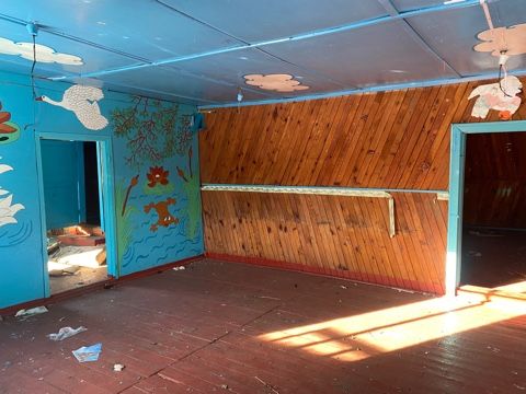 Здание, назначение: нежилое, 1 этаж, общей площадью 157,7 кв.м., расположенное по адресу: Российская Федерация, Красноярский край, муниципальный район Канский, сельское поселение Амонашенский сельсовет, деревня Подъянда, улица Набережная, 14, кад. номер: 24:18:3203003:38, с одновременным отчуждением земельного участка, кад. номер: 24:18:3203003:170
