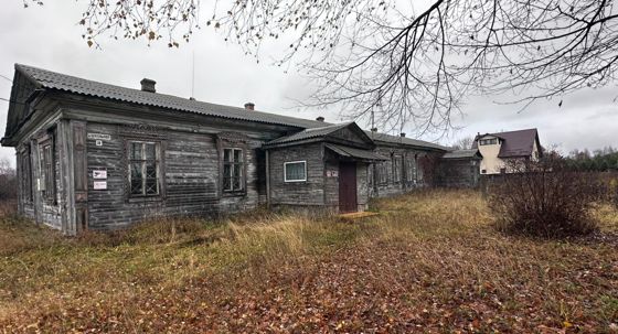 Имущество, находящееся в собственности Ярославской области, расположенное по адресу: Ярославская область, р-н Рыбинский, с. Глебово, ул. Школьная, д. 18, с земельным участком