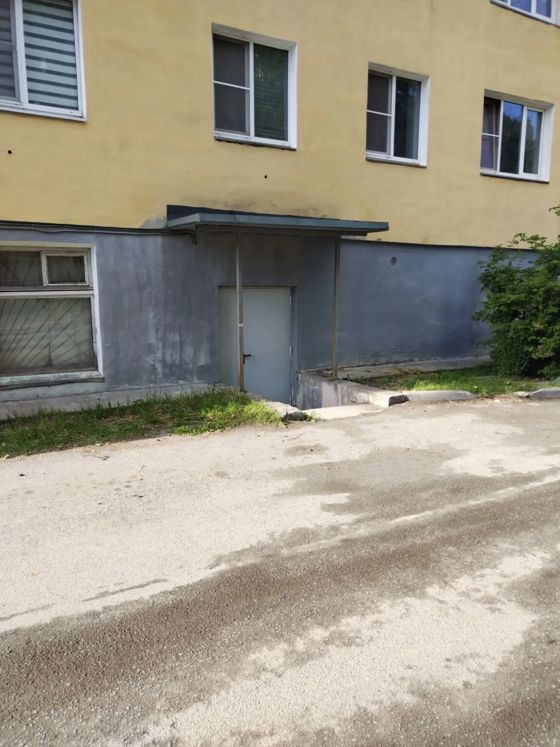 нежилое помещение, расположенные в подвале жилого дома, общей площадью 85,5 кв.м, кадастровый номер 10:03:0010110:2018, адрес объекта: Республика Карелия, Кондопожский район, г.Кондопога, пр.Калинина, д. 15