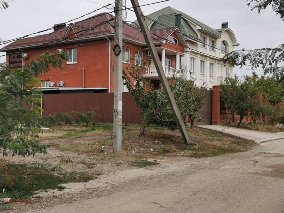 Д-к: Хазраткулов И.Х. Земельный участок (для индивидуального жилищного строительства), площадь 750 кв.м., кадастровый номер 23:43:0129024:31. Адрес: Краснодарский край, г. Краснодар, ул. им. Сергея Есенина, д. 1. Жилое здание, площадь 367,8 кв.м., кадастровый номер 23:43:0129001:14302. Адрес: Краснодарский край, г. Краснодар, ул. им. Сергея Есенина, д. 34
