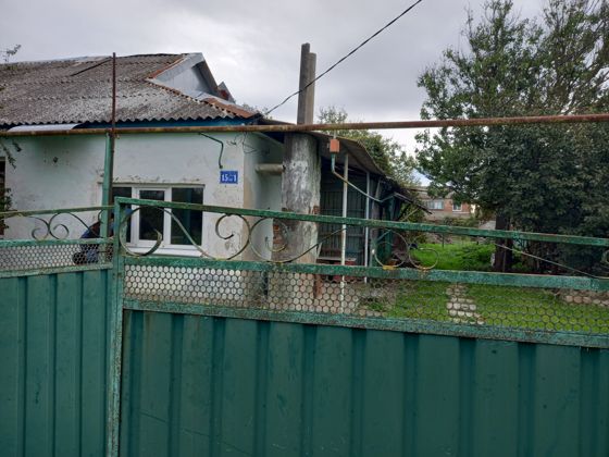 Д-к: Преснякова Л.А. 1/4 доля в праве общей долевой собственности на земельный участок (для ИЖС), площадь 1818 кв.м., кадастровый номер 23:13:0201030:4. 1/4 доля в праве общей долевой собственности на жилое здание, площадь 188,4 кв.м., кадастровый номер 23:13:0201030:42. Адрес: Краснодарский край, Красноармейский р-н, ст-ца Чебургольская, ул. Молодежная, 15