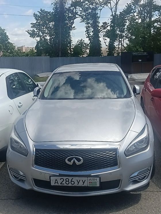 Транспортное средство – марки "NISSAN" модель "FUGA", 2015 года выпуска.