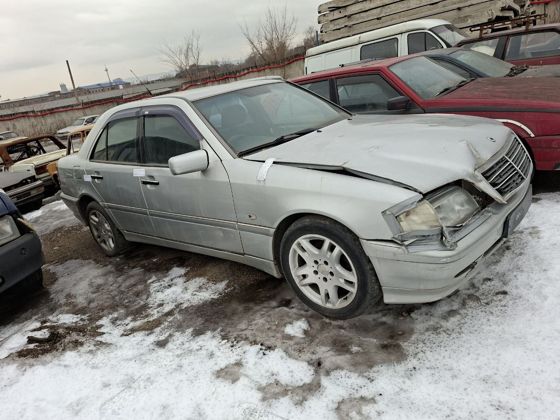 Автомобиль MERСEDES BENZ C240, г/н О517ВК75, 1995 г.в., VIN WDB2020262F785521, двигатель № 280825, цвет серый. Рабочее состояние, и комплектность автомобиля не проверялось. Находится в г. Красноярск, данное имущество обращено в доход государства (Документы, ключи отсутствуют) (2645/25)