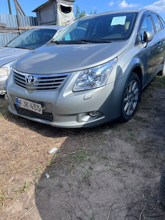 Легковой автомобиль марки TOYOTA AVENSIS