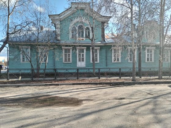 Вельская межрайонная станция переливания крови, расположенная по адресу: Российская Федерация, Архангельская область, муниципальный округ Вельский, город Вельск, улица Карпеченко, дом 2, кадастровый номер 29:01:190101:59, является неиспользуемым объектом культурного наследия (памятником истории и культуры) народов Российской Федерации, за регистрационным номером 292111348650004, находящимся в неудовлетворительном состоянии