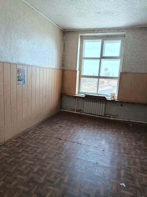 Нежилое помещение, расположенное по адресу:Красноярский край, м.о. Ачинский,  с. Большой Улуй, ул. Просвещения, зд.20, пом.10