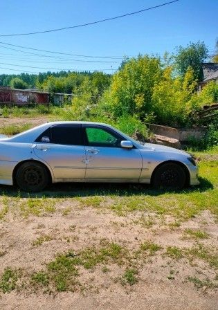 Автомобиль TOYOTA ALTEZZA, г/н Т244СР124, 2000 г.в., кузов № GXE100044204, двигатель № 6619094, цвет серый. Рабочее состояние, и комплектность автомобиля не проверялось. Находится в г. Зеленогорск, данное имущество обращено в доход государства (Документы, ключи отсутствуют). (2401/25)