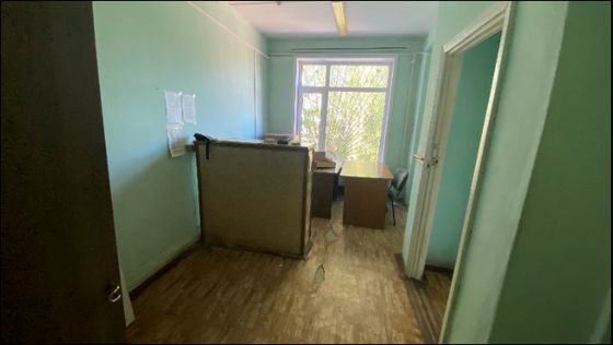 Земельный участок категории земель - земли населенных пунктов, вид разрешенного использования - для эксплуатации административного здания, с кадастровым номером 76:20:100521:11, площадью 1551 кв.м., с расположенным на нем административным зданием площадью 658,3 кв.м., с кадастровым номером 76:20:100521:26, по адресу: Ярославская область, р-н. Рыбинский, г. Рыбинск, ул. Ошанина, д. 16