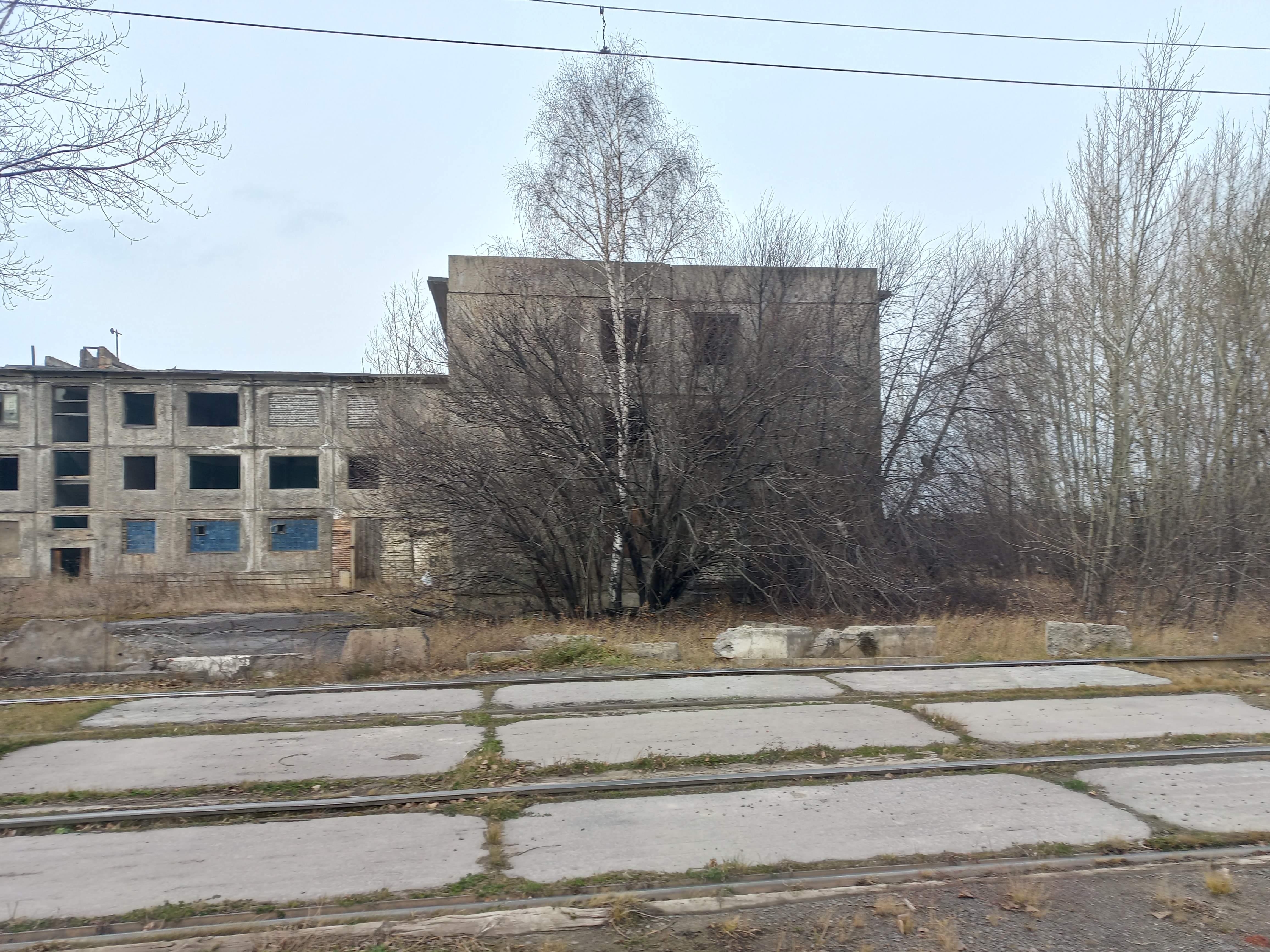 Нежилое здание с земельным участком  г. Ачинск, Южная Промзона, квартал XIII, строения 4