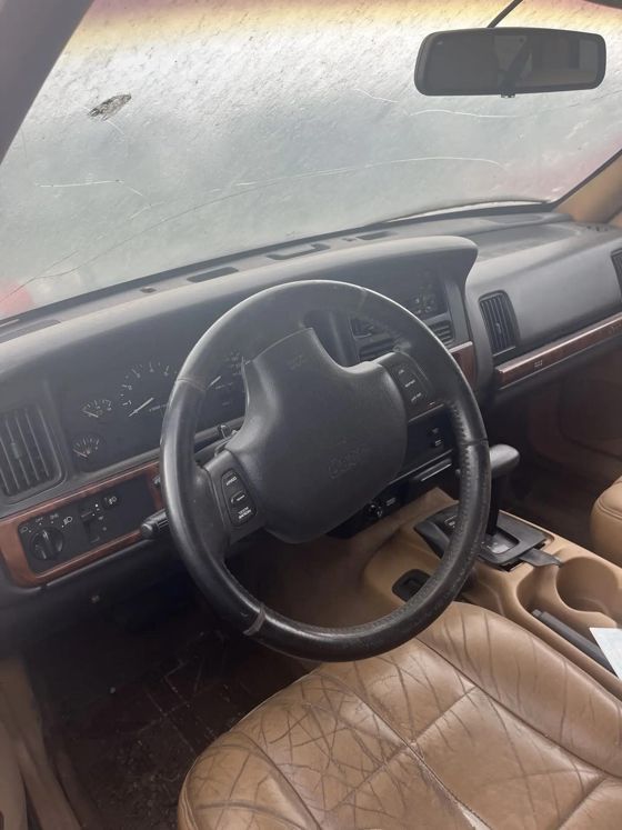 а/м JEEP GRAND CHEROKEE, цвет темно-зеленый, г/н K641 ЕХ