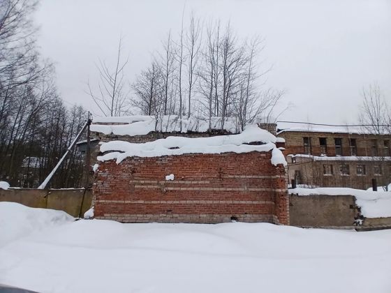 Гараж с земельным участком
