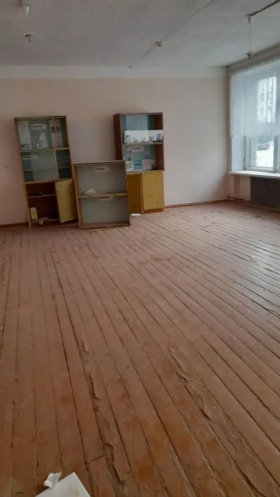 Нежилое здание площадью 1863 кв.м. с кадастровым номером 58:11:0050201:86 расположенное на земельном участке площадью 25950 кв.м. с кадастровым номером 58:11:0050201:70