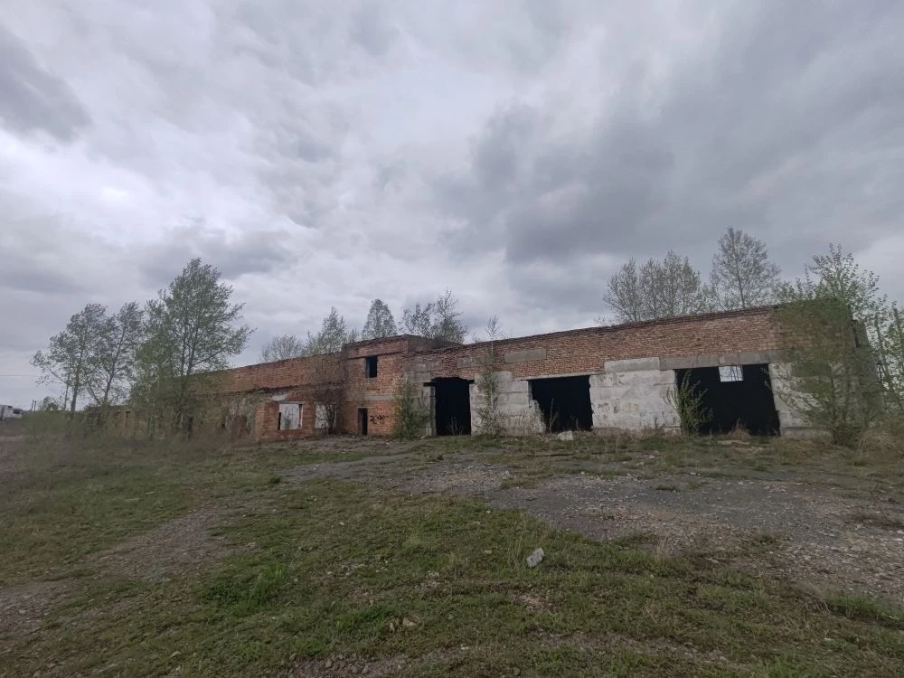 Нежилое здание с земельным участком м.о. Ачинский, с. Белый Яр, ул. Трактовая, стр. 16А